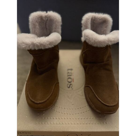 New Taos Future Mid Chestnut Suede‎ US W 8 Warm Faux Fur Lined Bootie - Picture 1 of 8